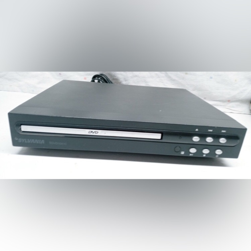 Sylvania Compact DVD Player with Progressive Scan - Picture 1 of 6